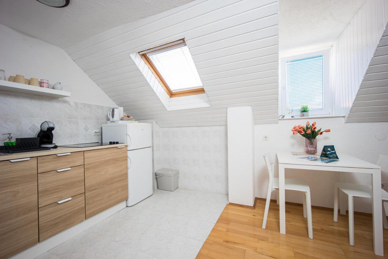 Top-Floor Apartment In Trogir Center Eksteriør bilde