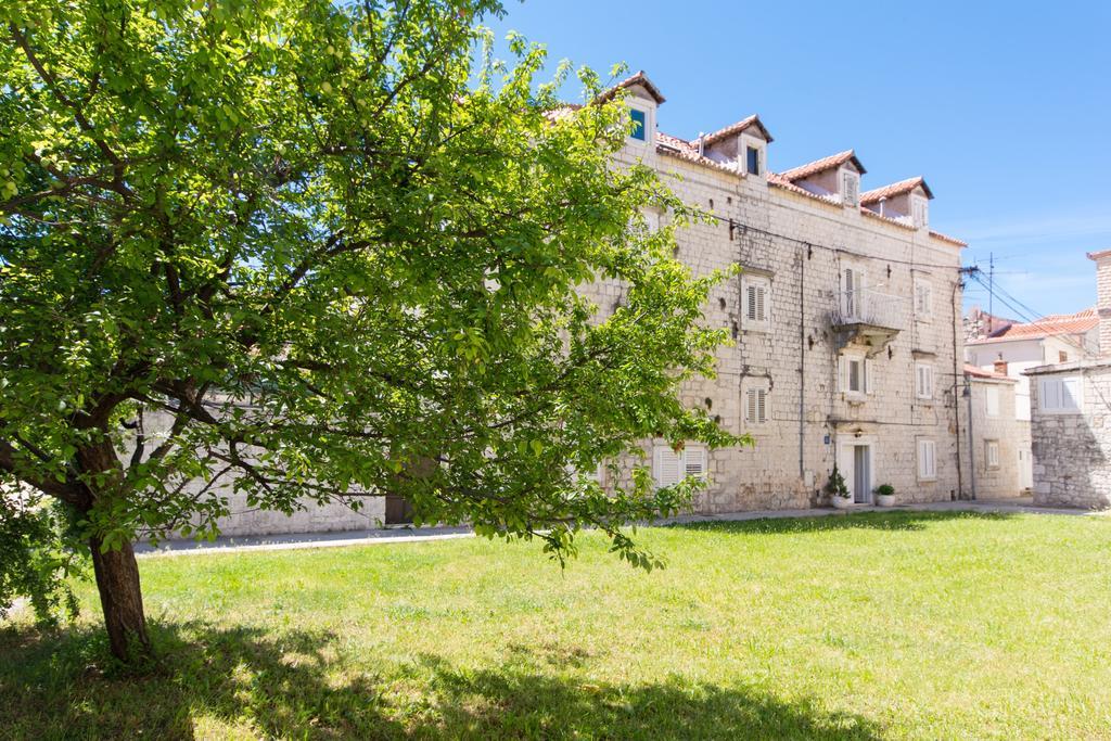 Top-Floor Apartment In Trogir Center Eksteriør bilde