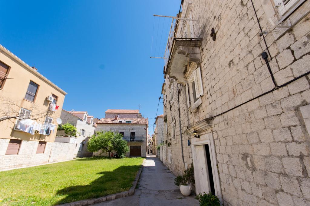 Top-Floor Apartment In Trogir Center Eksteriør bilde